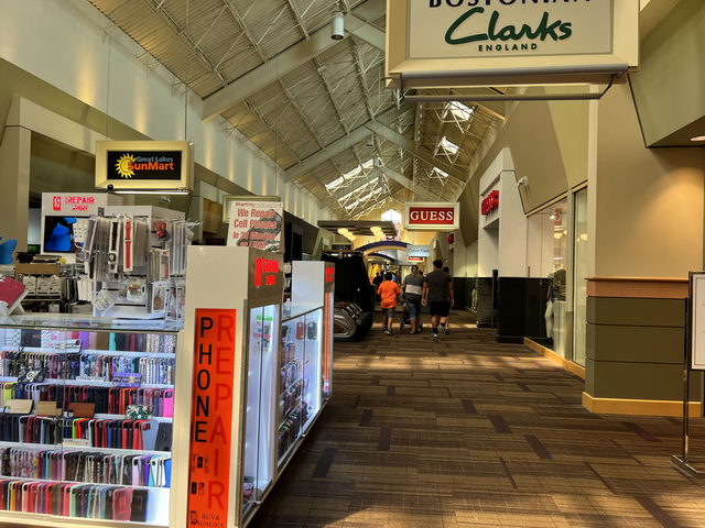 Great Lakes Crossing Outlets - Aug 7 2022 Photo (newer photo)